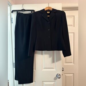 Nordstrom Caslon, size 4, single breasted suit, black, jacket and pants lined